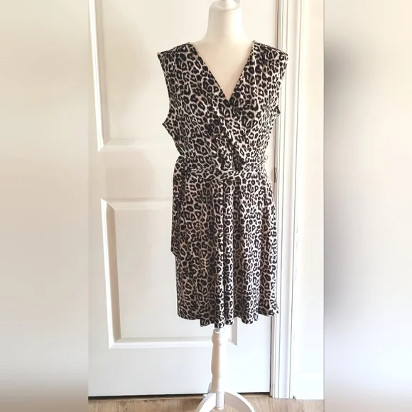 🌺Apt.9 Wrap Dress - Picture 3 of 9